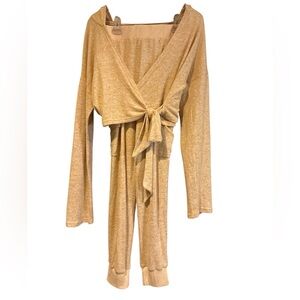 LE LIS - BUTTERY SOFT YELLOW 2 PIECE LOUNGE SET NWOT SIZE - M